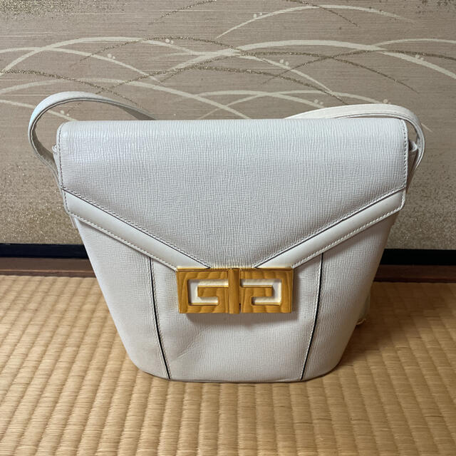 GIVENCHY SACS ジバンシー　ショルダーバッグ　かばん　カバン　鞄