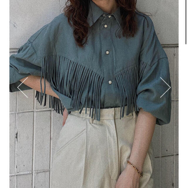 moussy(マウジー)のFRINGE OVER シャツ レディースのトップス(シャツ/ブラウス(長袖/七分))の商品写真