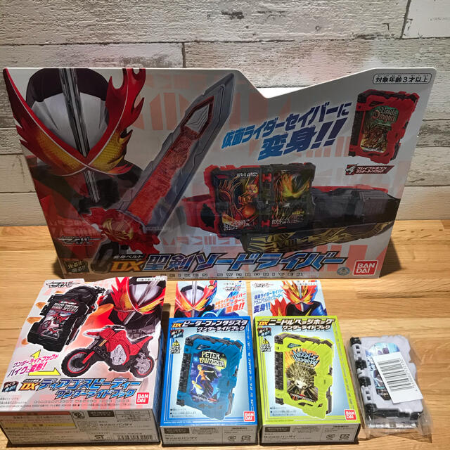 仮面ライダーセイバー 変身ベルト ソードライバー ライドブック セット