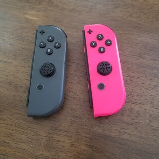 ニンテンドースイッチ(Nintendo Switch)のジャンク品　スイッチのリモコン　両方とも右です(家庭用ゲーム機本体)