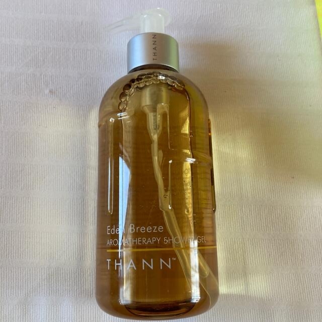 THANN(タン)のTHANN SHOWERGEL.BodyScrub.BodyOilSpray コスメ/美容のボディケア(ボディソープ/石鹸)の商品写真