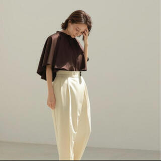 トゥデイフル(TODAYFUL)のlouren drape cape blouse dark brown(シャツ/ブラウス(半袖/袖なし))
