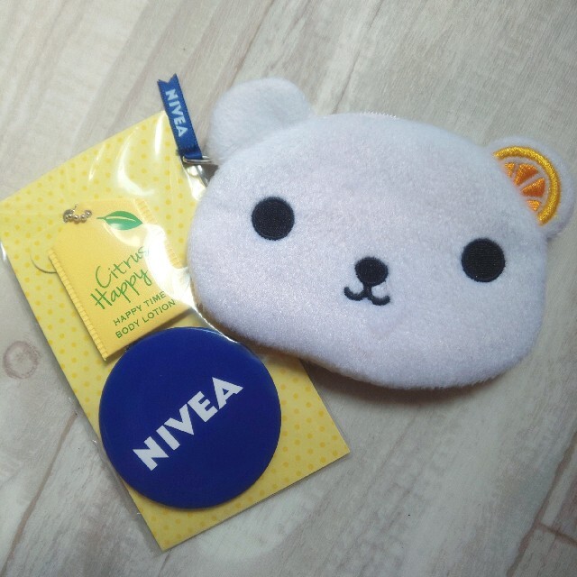 ニベア(ニベア)の非売品 ニベア青缶ミラー🐻くまポーチセット NIVEA シトラス系の香り袋付き レディースのファッション小物(ミラー)の商品写真