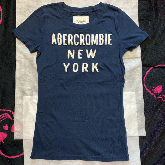 Abercrombie&Fitch(アバクロンビーアンドフィッチ)のアバクロ　Tシャツ レディースのトップス(Tシャツ(半袖/袖なし))の商品写真