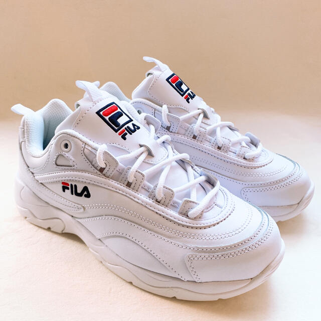 新品 24.5cm FILA フィラ 海外限定 スニーカー 白 ダットスニーカー