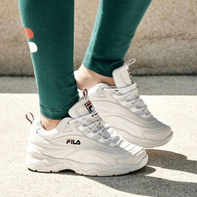 新品　24.5cm FILA フィラ　海外限定　スニーカー　白　ダットスニーカー 8