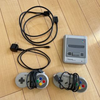 ニンテンドウ(任天堂)のミニスーパーファミコン(家庭用ゲーム機本体)