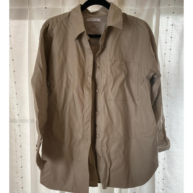 JEANASIS(ジーナシス)のジーナシス　ジャケット　合皮　シャツ レディースのジャケット/アウター(ノーカラージャケット)の商品写真