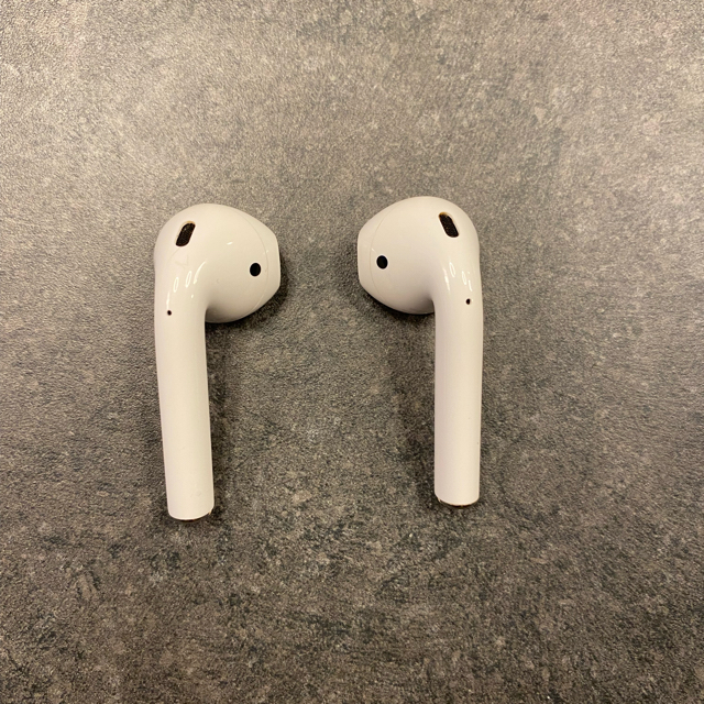 Apple(アップル)のAirPods 第1世代　イヤホンのみ(両耳) スマホ/家電/カメラのオーディオ機器(ヘッドフォン/イヤフォン)の商品写真