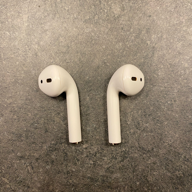 Apple(アップル)のAirPods 第1世代　イヤホンのみ(両耳) スマホ/家電/カメラのオーディオ機器(ヘッドフォン/イヤフォン)の商品写真