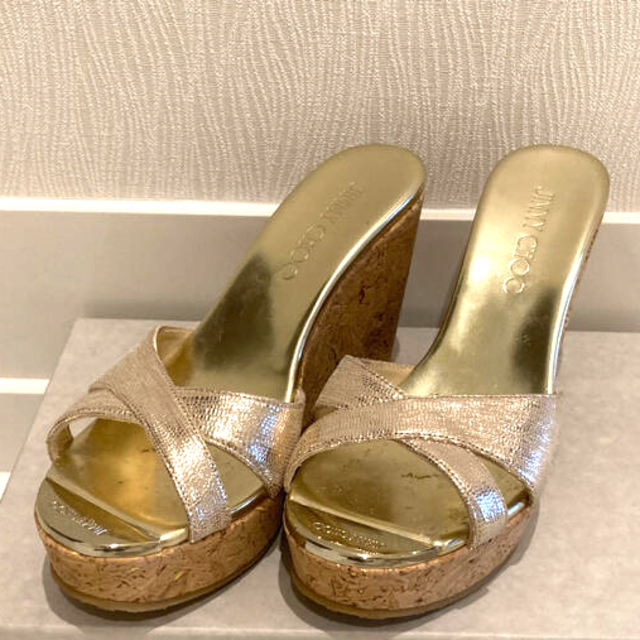 ジミーチュウ  jimmy  choo サンダル　ゴールド　３６