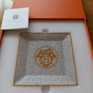 エルメス(Hermes)のエルメスモザイクスクエア皿と丸皿２枚組　yuna様専用です。(食器)