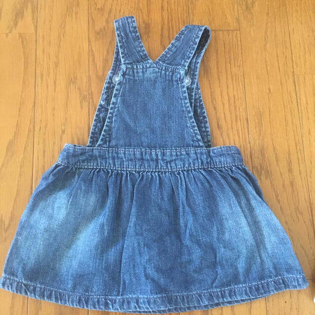 babyGAP(ベビーギャップ)の女の子80 baby Gap デニムジャンパースカート　カーディガン♡ キッズ/ベビー/マタニティのベビー服(~85cm)(ワンピース)の商品写真