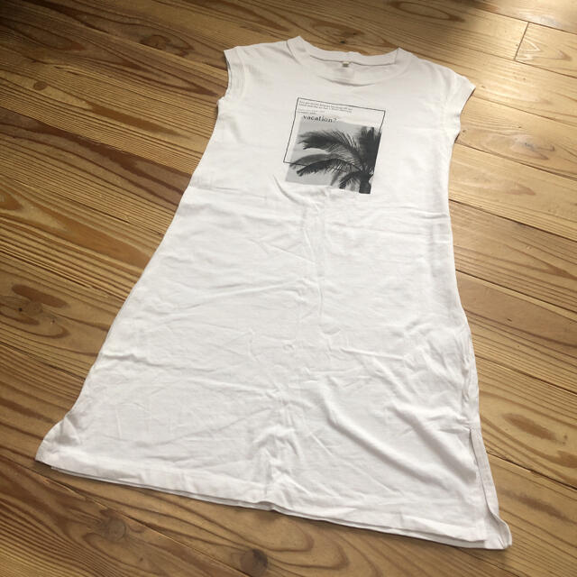 GU(ジーユー)のGU サイズ130 Tシャツワンピース キッズ/ベビー/マタニティのキッズ服女の子用(90cm~)(ワンピース)の商品写真