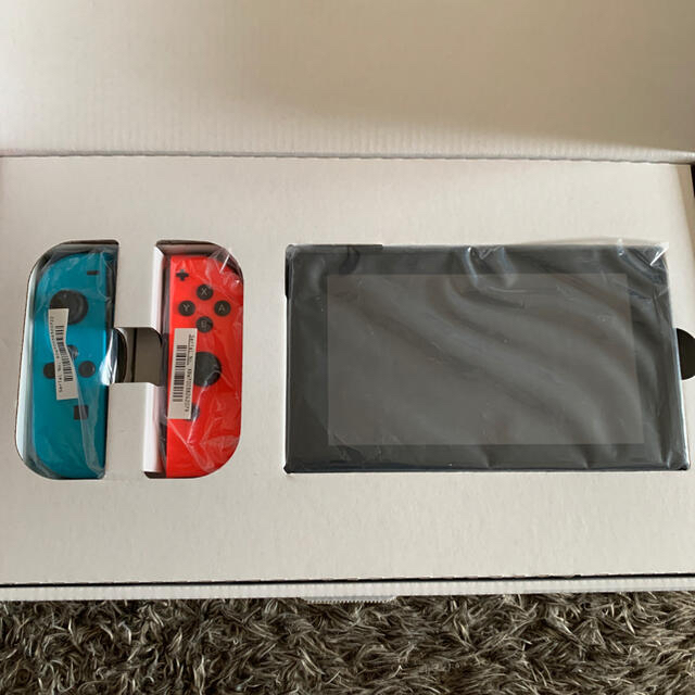 Nintendo Switch(ニンテンドースイッチ)の新モデル　Switch本体　送料込み エンタメ/ホビーのゲームソフト/ゲーム機本体(家庭用ゲーム機本体)の商品写真