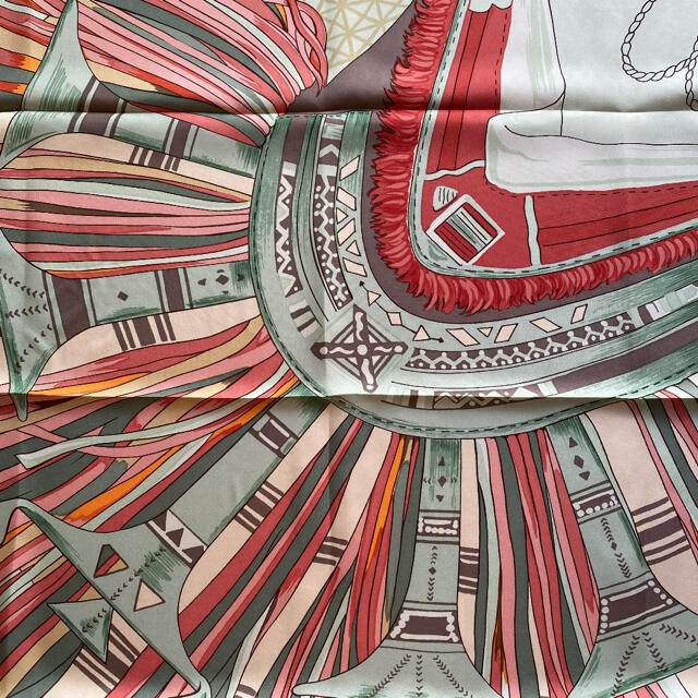 美品　エルメス　シルクスカーフ　カレ90   砂漠の革飾り