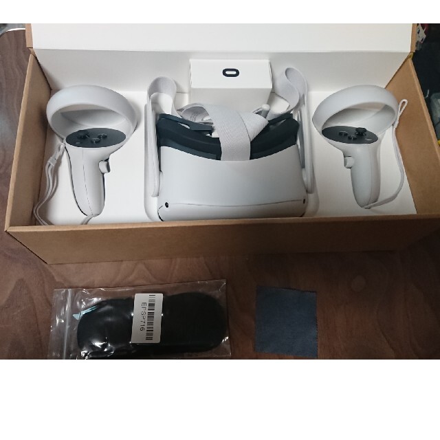 Oculus Quest2 64GB エンタメ/ホビーのゲームソフト/ゲーム機本体(家庭用ゲーム機本体)の商品写真
