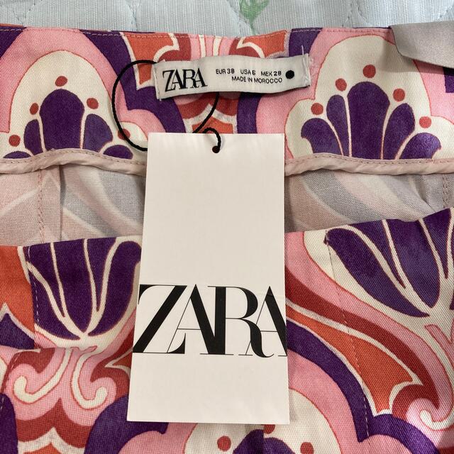 ZARA(ザラ)のZARA 柄パンツ　ピンク　パープル レディースのパンツ(カジュアルパンツ)の商品写真