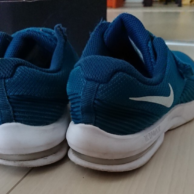 NIKE(ナイキ)のNIKEエアマックス22cm キッズ/ベビー/マタニティのキッズ靴/シューズ(15cm~)(スニーカー)の商品写真