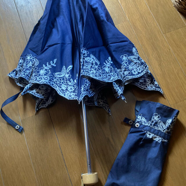 JUNKO SHIMADA(ジュンコシマダ)のJUNKO SHIMADA★刺繍が可愛い晴雨兼用折り畳み傘 レディースのファッション小物(傘)の商品写真