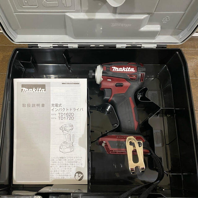 Makita(マキタ)のマキタ　インパクトドライバーTD172D オーセンティックレッド　新品未使用品！ スポーツ/アウトドアの自転車(工具/メンテナンス)の商品写真