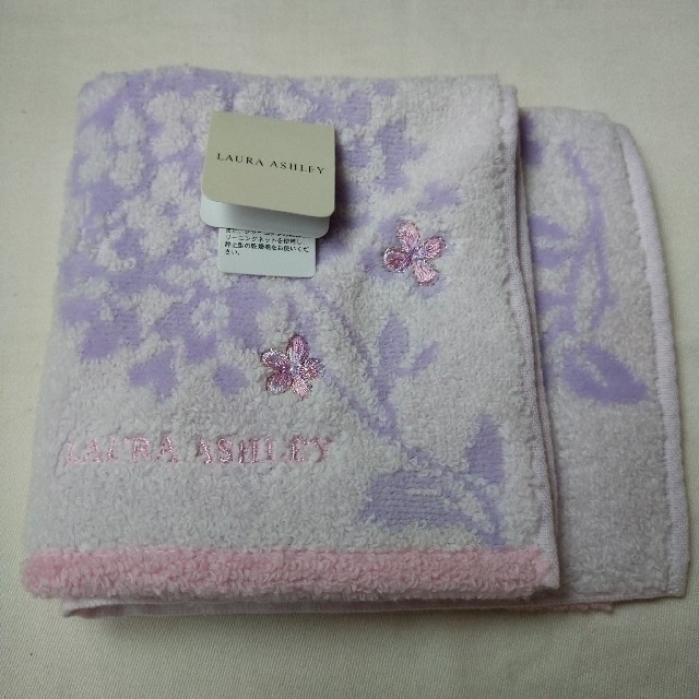 LAURA ASHLEY(ローラアシュレイ)のLAURA  ASHLEY　ハンカチタオル レディースのファッション小物(ハンカチ)の商品写真