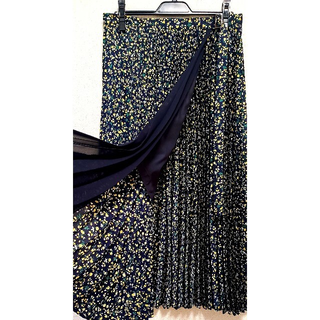 UNTITLED(アンタイトル)のUNTITLED 大きいサイズ マキシ丈プリーツ巻きスカート レディースのスカート(ロングスカート)の商品写真