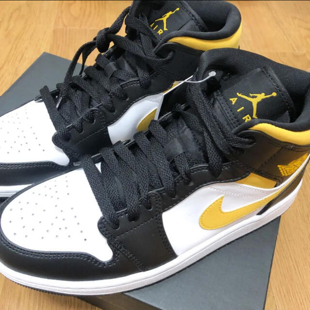 新品未使用　NIKE AIR JORDAN1 MID 25.5㎝