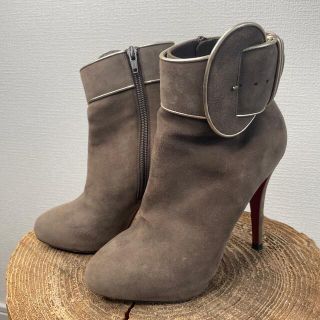 クリスチャンルブタン(Christian Louboutin)の【サイズ36.5】グレージュ　スウェード　アンクルブーツ　クリスチャンルブタン(ブーツ)