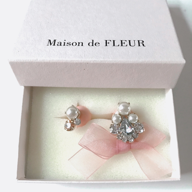 Maison de FLEUR(メゾンドフルール)のMaison de FLEUR ピンクオーガンジーピアス レディースのアクセサリー(ピアス)の商品写真