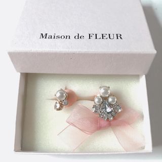 メゾンドフルール(Maison de FLEUR)のMaison de FLEUR ピンクオーガンジーピアス(ピアス)