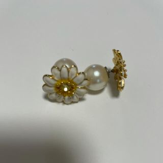 ミュベールワーク(MUVEIL WORK)のグランマティック　muveil  お花モチーフピアス(ピアス)