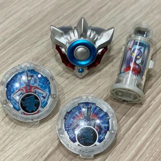 バンダイ(BANDAI)のウルトラマン　まとめ売り（クリスタル・カプセル・ブレスレットセット）(特撮)