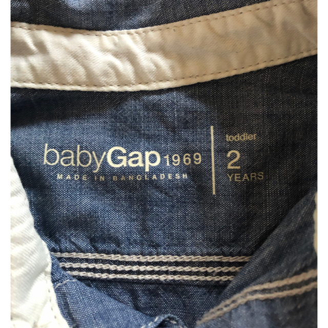 babyGAP(ベビーギャップ)のbaby GAP デニムシャツ キッズ/ベビー/マタニティのキッズ服男の子用(90cm~)(ジャケット/上着)の商品写真