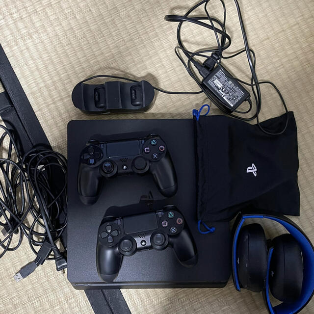 PS4 本体　コントローラー×2 充電スタンドセット