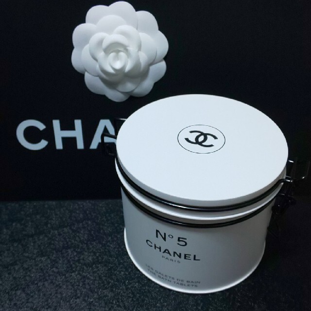 CHANEL(シャネル)の【専用です】シャネル ファクトリー5 バスタブレット 缶のみ コスメ/美容のコスメ/美容 その他(その他)の商品写真