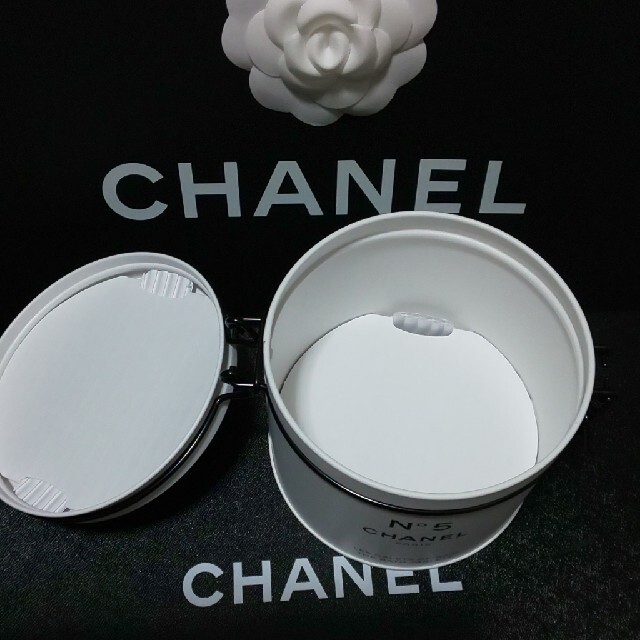 CHANEL(シャネル)の【専用です】シャネル ファクトリー5 バスタブレット 缶のみ コスメ/美容のコスメ/美容 その他(その他)の商品写真