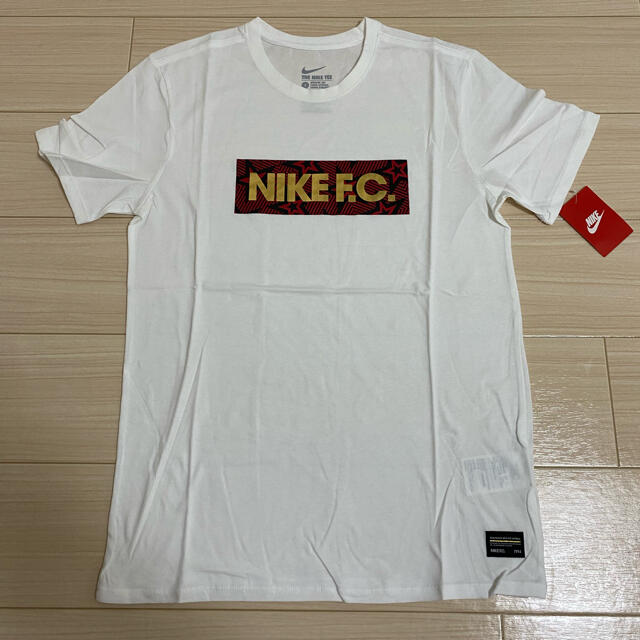 NIKE(ナイキ)のファッション スニーカー サッカー NIKE NIKEFC Tシャツ スポーツ/アウトドアのサッカー/フットサル(ウェア)の商品写真