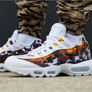 ナイキ(NIKE)のNIKE AIR MAX 95 28cm カモフラ　美品　激レアモデル(スニーカー)