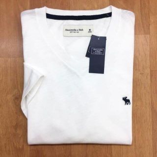 アバクロンビーアンドフィッチ(Abercrombie&Fitch)の新品【メンズL】★アバクロ★無地Ｖネック半袖Ｔシャツ/白/ロゴ刺しゅう(Tシャツ/カットソー(半袖/袖なし))