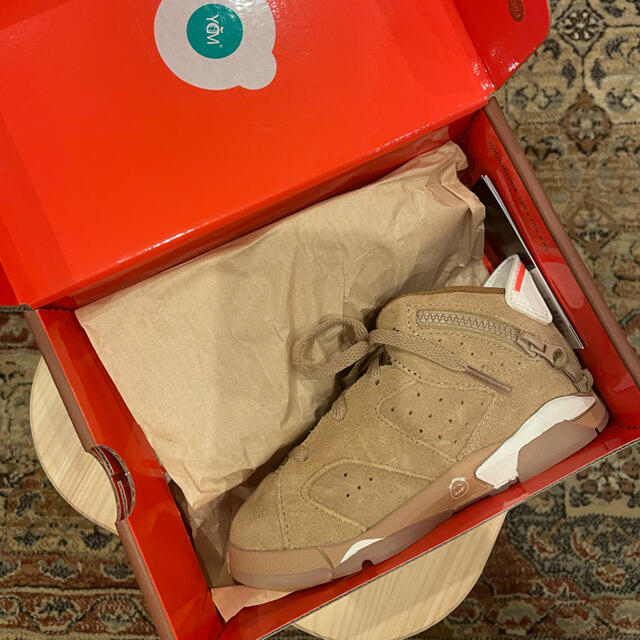 NIKE(ナイキ)のTRAVIS SCOTT AIR JORDAN 6 BRITISH KHAKI キッズ/ベビー/マタニティのキッズ靴/シューズ(15cm~)(スニーカー)の商品写真