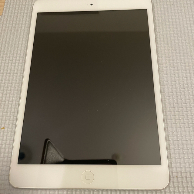 Apple(アップル)のminmi22.66様専用　iPad mini 第一世代シルバーWi-Fiモデル スマホ/家電/カメラのPC/タブレット(タブレット)の商品写真