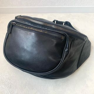 マルタンマルジェラ(Maison Martin Margiela)のマルタンマルジェラ　ショルダーバッグ　H&M コラボ　ボディーバッグ　レザー　黒(ショルダーバッグ)