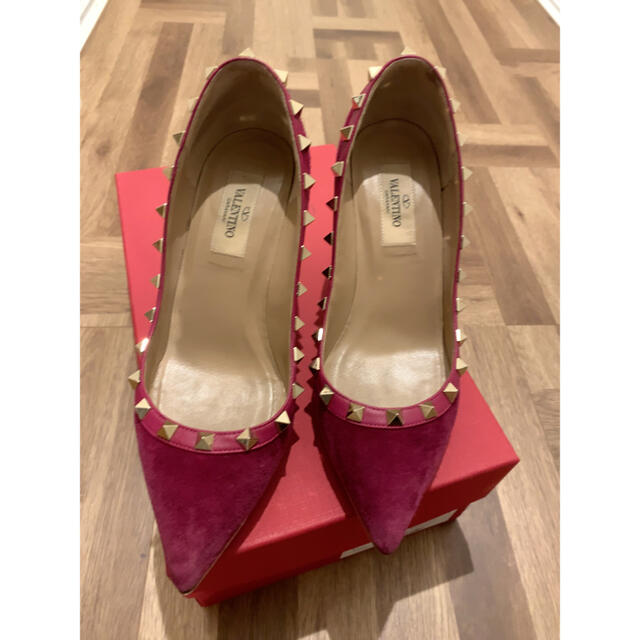 VALENTINO(ヴァレンティノ)のVALENTINO ロックスタッズ　パンプス 36 レディースの靴/シューズ(ハイヒール/パンプス)の商品写真