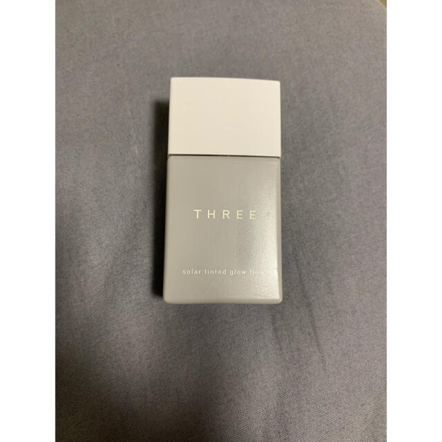 THREE(スリー)のTHREE  ソーラーティンティドグローフロー 01 コスメ/美容のベースメイク/化粧品(ファンデーション)の商品写真