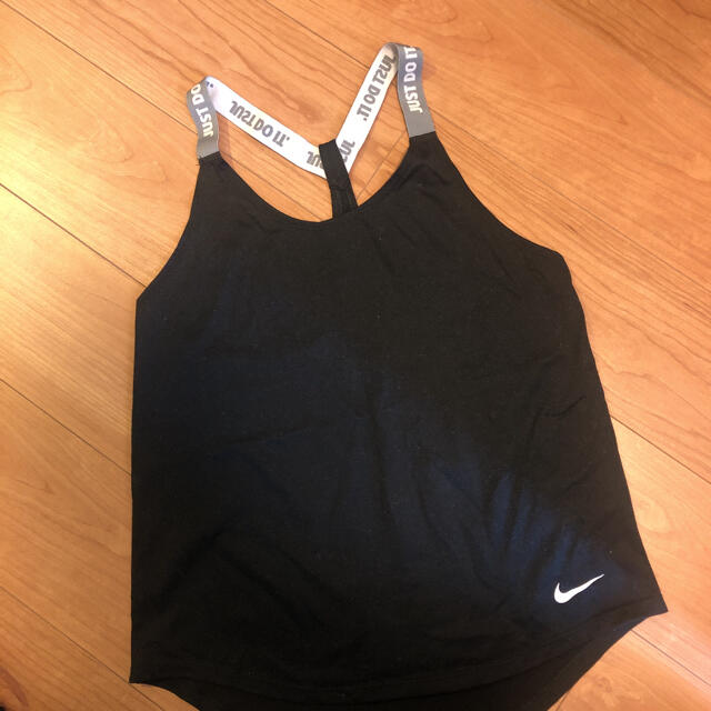 NIKE(ナイキ)のナイキ　タンクトップ レディースのトップス(タンクトップ)の商品写真