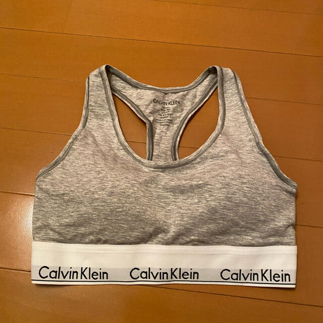 Calvin Klein(カルバンクライン)の【未使用】カルバンクライン/下着/ブラジャー/スポーツブラ/グレー レディースの下着/アンダーウェア(ブラ)の商品写真