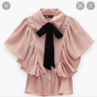 ザラ(ZARA)のzara リボン付き フリルブラウス ピンクベージュ XS(シャツ/ブラウス(半袖/袖なし))