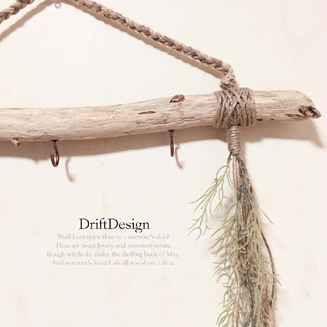 ～Drift Design～　味わいキレイめ流木と造花のお洒落な３連キーフック ハンドメイドのインテリア/家具(インテリア雑貨)の商品写真