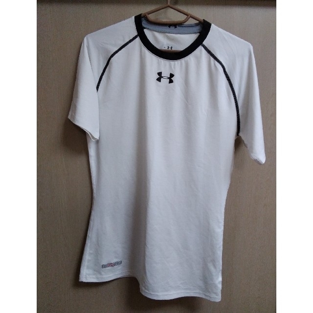 UNDER ARMOUR(アンダーアーマー)のUNDER ARMOUR    heatgear   Ｔシャツ スポーツ/アウトドアのトレーニング/エクササイズ(トレーニング用品)の商品写真